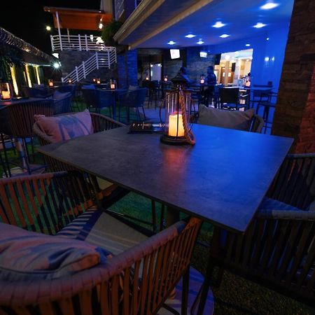 Runway Hotel Piarco Экстерьер фото