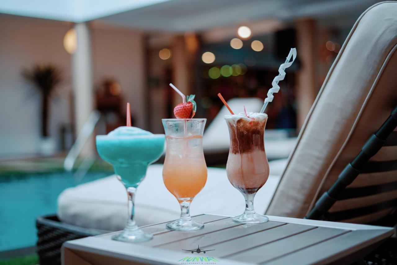 Runway Hotel Piarco Экстерьер фото