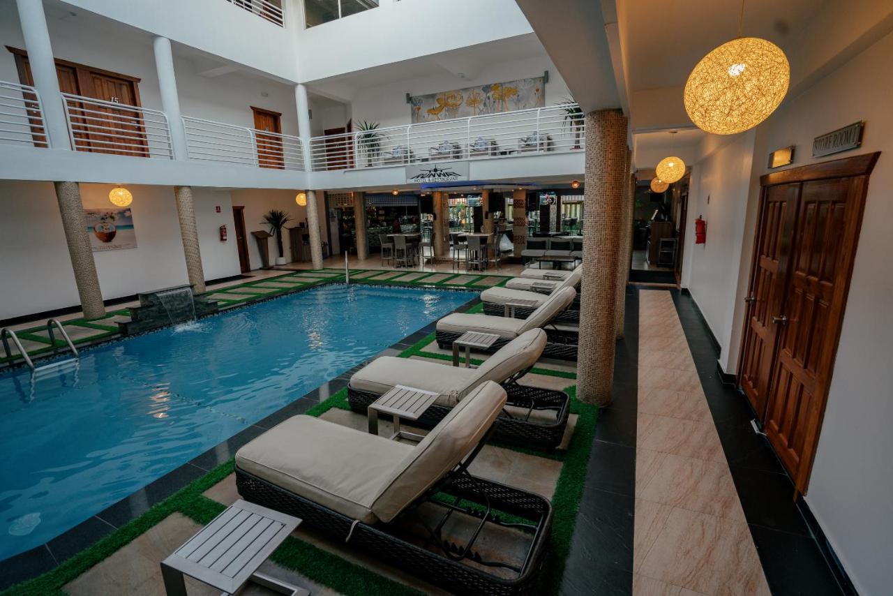 Runway Hotel Piarco Экстерьер фото
