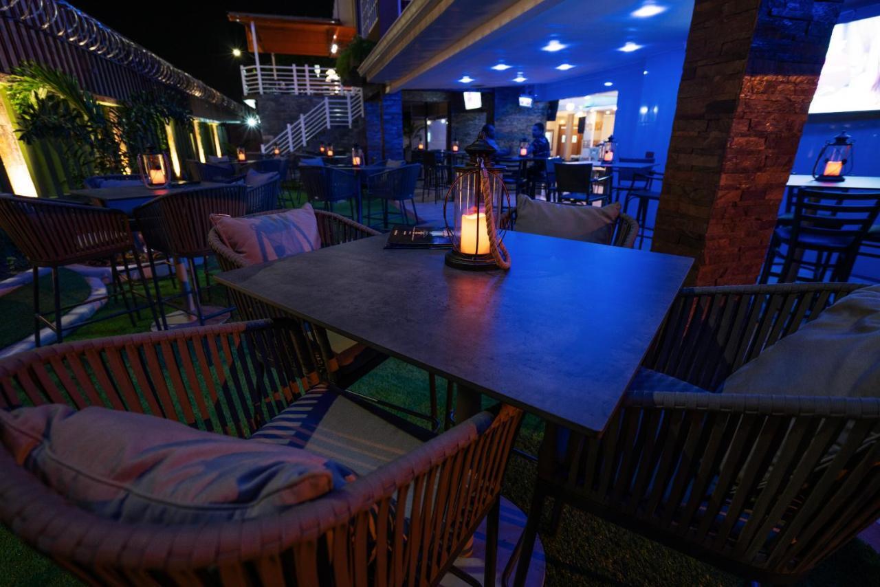 Runway Hotel Piarco Экстерьер фото