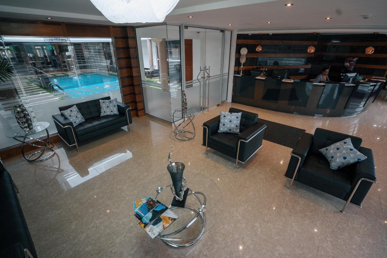 Runway Hotel Piarco Экстерьер фото