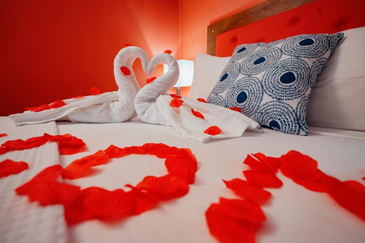 Runway Hotel Piarco Экстерьер фото