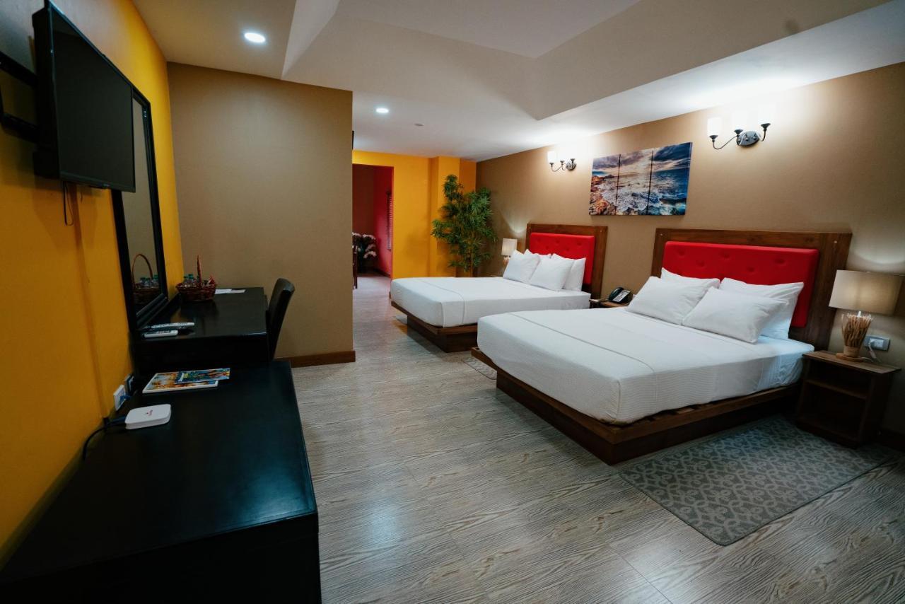 Runway Hotel Piarco Экстерьер фото