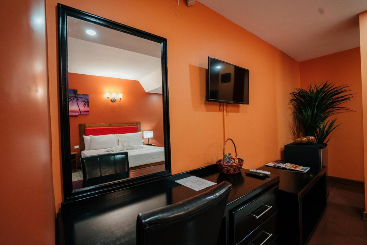 Runway Hotel Piarco Экстерьер фото