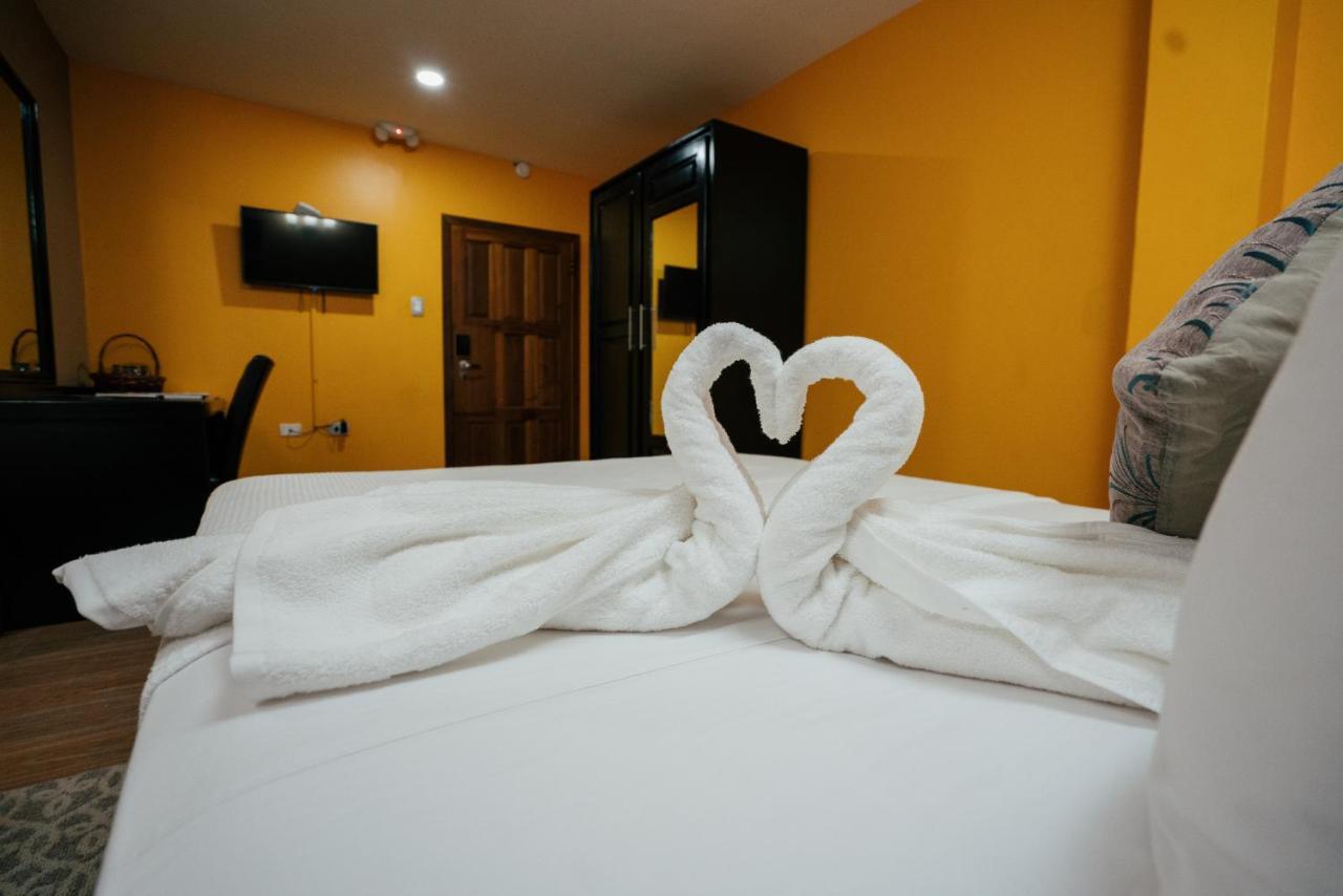 Runway Hotel Piarco Экстерьер фото