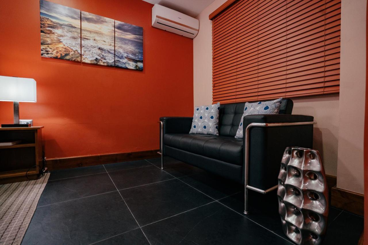 Runway Hotel Piarco Экстерьер фото