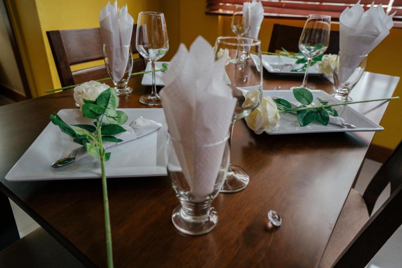 Runway Hotel Piarco Экстерьер фото