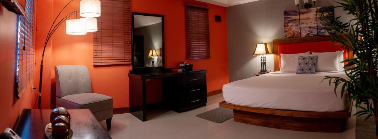 Runway Hotel Piarco Экстерьер фото
